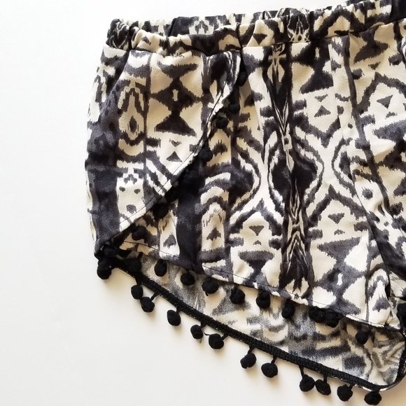 Billabong Pom Pom Aztec Boho Shorts - Picture 3 of 6